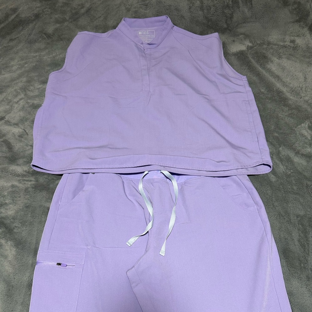 FIGS Lavender Sleeveless Scrub Set - Women's Top & Drawstring Pants
